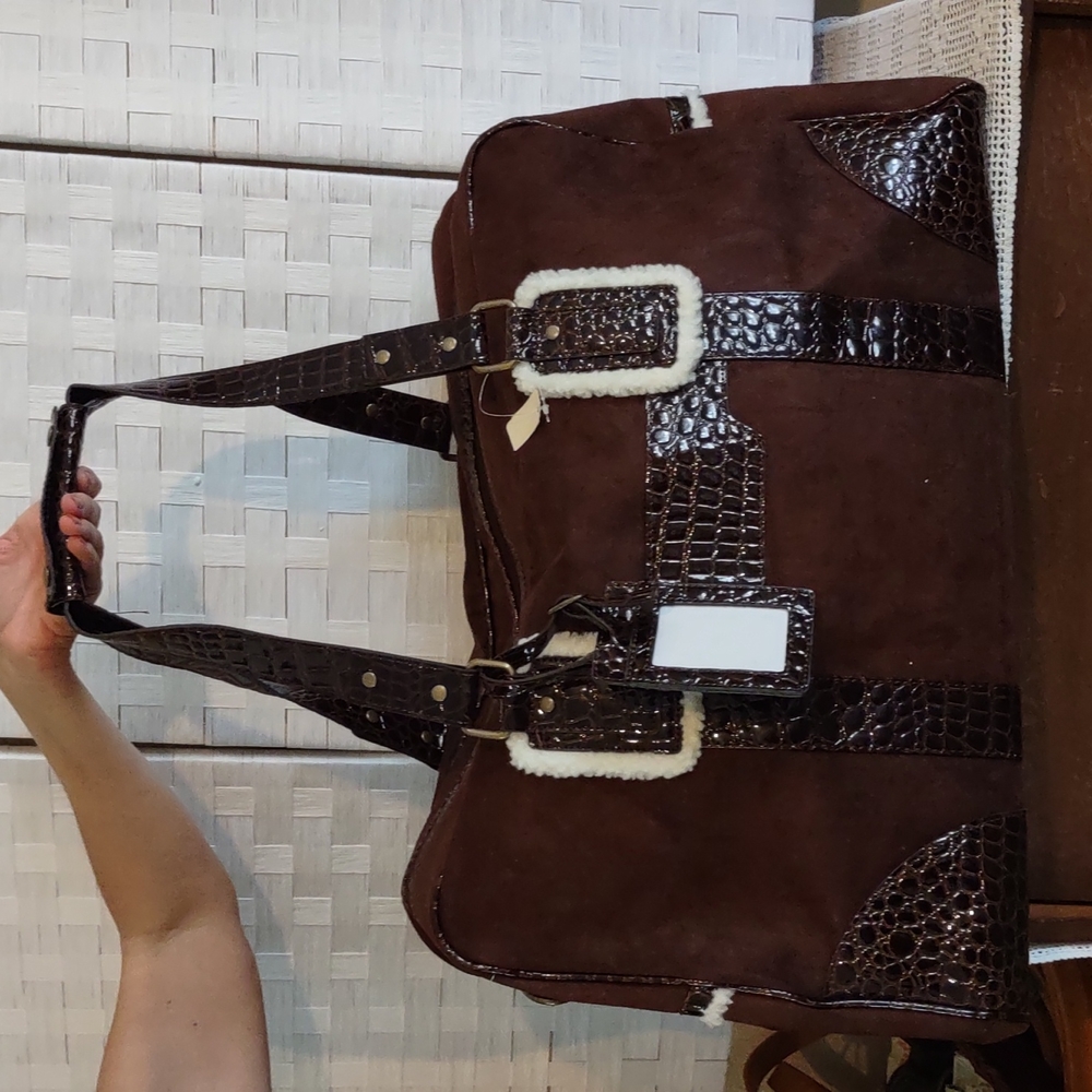 NWT Bath & BodyWorks Brown suede travel bag w/ Sherpa & lizard print accents.